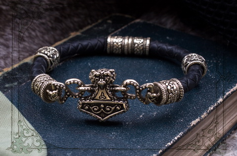 Кожаный браслет "Мьёльнир" с ювелирными шармами символом Сварога