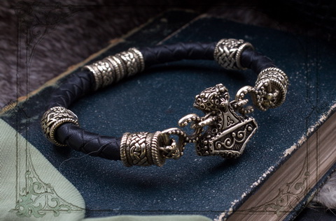 Кожаный браслет "Мьёльнир" с ювелирными шармами символом Сварога