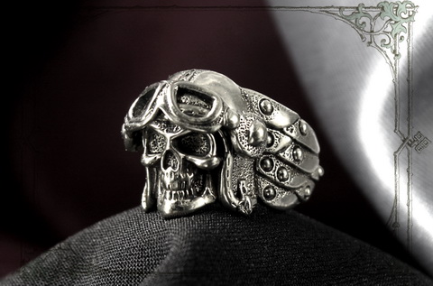 Крупнок кольцо "Камикадзе" ювелирный перстень с черепом в очках летчика