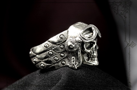Кольцо с черепом "Камикадзе" мужской перстень оригинальной формы