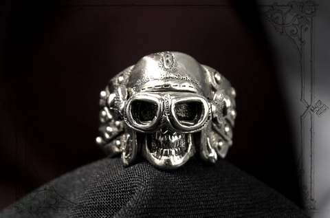 Печатка с черепом камикадзе ювелирное мужское кольцо