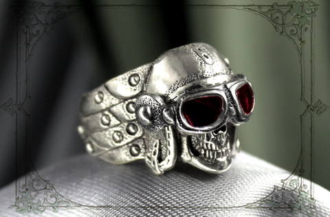 Ювелирный мужской перстень с черепом в шлеме летчика камикадзе