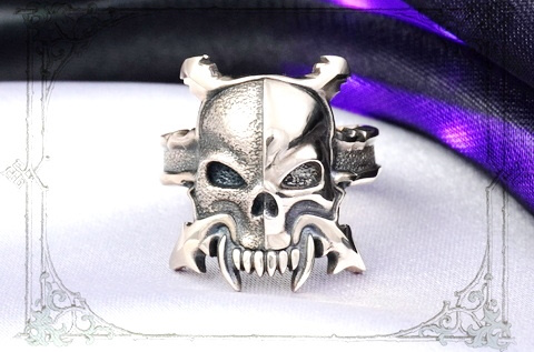 Бронзовый перстень Warhammer 40k с символом ордена Sons of Malice.