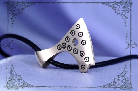 Секира Перуна – славянский оберег для мужчины: Изображение кулона "Топор Перуна" – мощный славянский оберег, созданный специально для мужчин, ищущих защиту и силу.