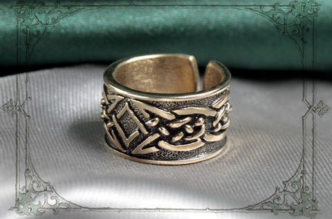 золотое кольцо широкое из бронзы
