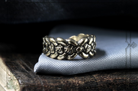 женское кольцо бронзовое с рунами Футарк