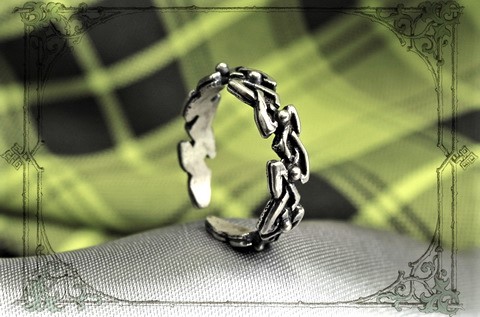 Тонкое кольцо без камней с кельтским узом женское украшение Неметон