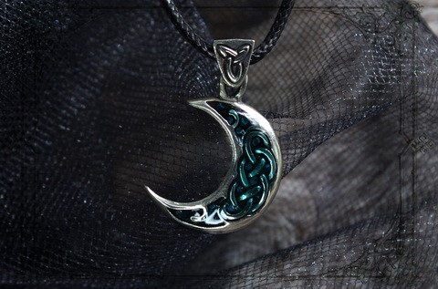 Подарок девушке серебряный полумесяц кулон со смыслом луны