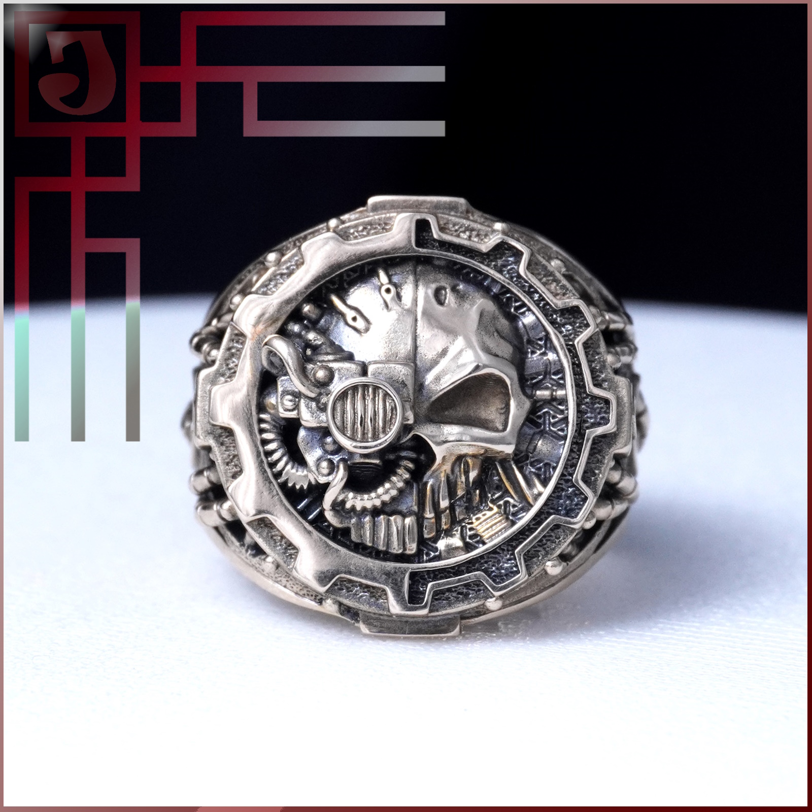 Техножрец адепт организации Адептус Механикус из вселенной Warhammer 40,000.