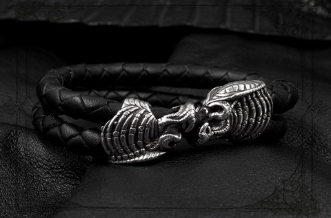 черный кожаный браслет с головами Хищников Яутжа