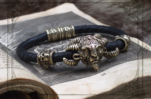 мужские браслеты на руку с Фавном и готическими черепами