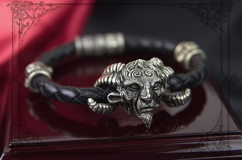 черные плетеные браслеты "Лабиринт Фавна" с бусинами из черепов