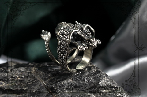 кольцо Грифон уникальное украшение для женщины в подарок