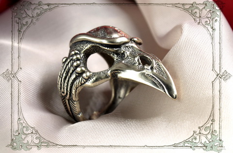 Большое кольцо с черепом ворона посланника Бога Одина