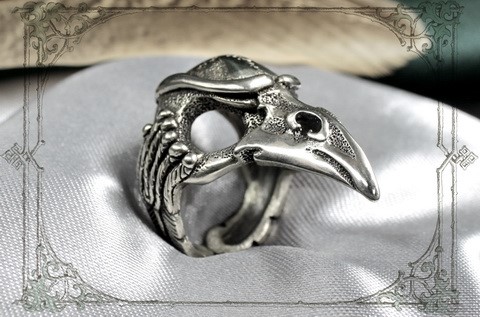 мужское кольцо череп ворона