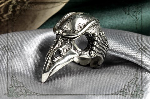 Большое кольцо с черепом ворона посланника Бога Одина