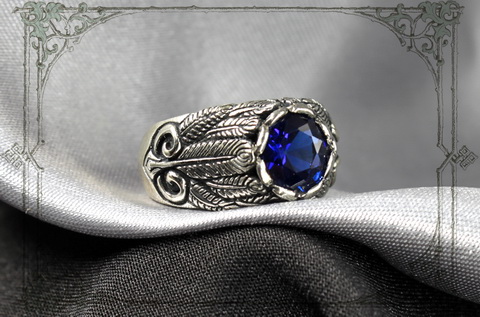 женское кольцо с голубым камнем