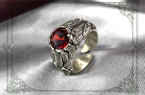 Кольцо с красным камнем значение для женщины