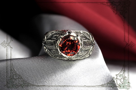 Помолвочное кольцо с рубином красивый подарок невесте