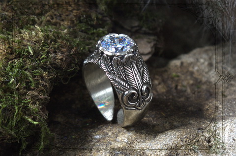 Обручальное кольцо с белым цирконом для невесты