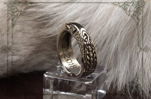 бронзовое кольцо волки
