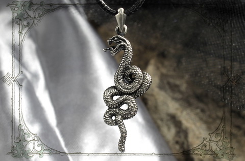 Кулон-талисман змея для женщины медика