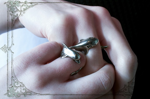 купить парные кольца дельфин и акула