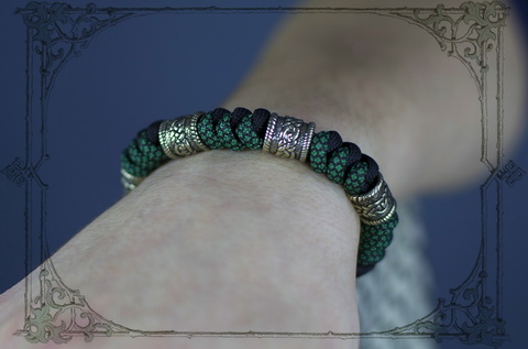 мужские браслеты на руку с кельтским бусами
