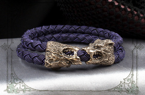 мужской браслет волки на плетеном шнуре фиолетового цвета