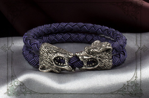 мужской браслет волки на плетеном шнуре фиолетового цвета