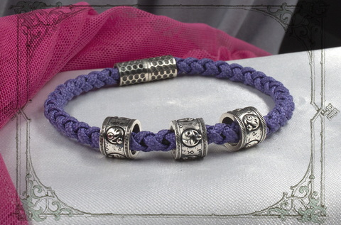 Фиолетовый браслет Эмодзи с языком подарок другу