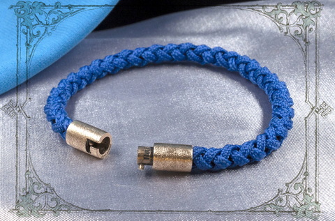 женский браслет синего цвета для шарма