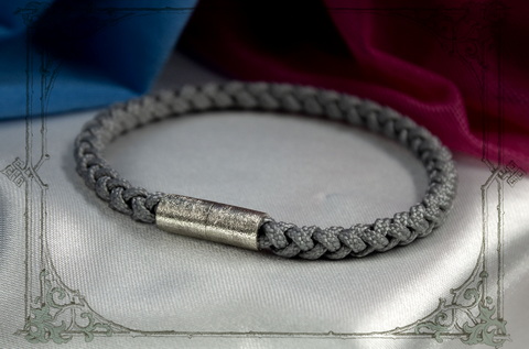 серый браслет с серебряным магнитным замком cord