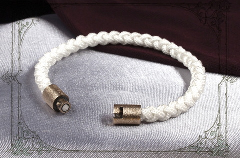 женский браслет белого цвета для бусин и шарма