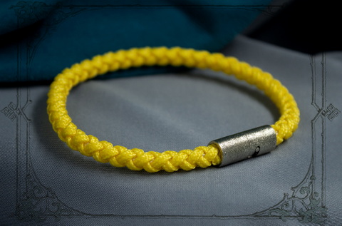 желтый браслет с магнитным замком для шарма