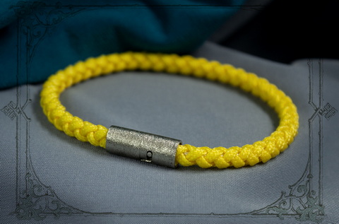 желтый браслет с серебряным магнитным замком cord