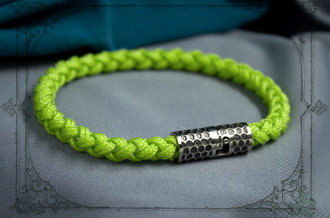 зеленый браслет с магнитным замком для шарма