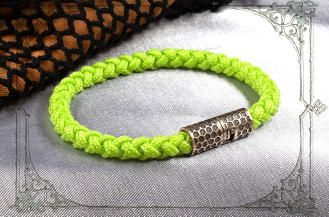 ярко зеленый браслет с магнитным замком cord