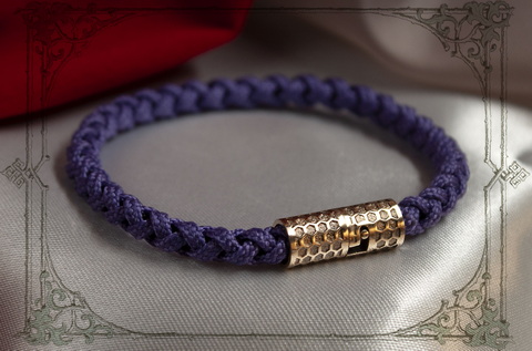 фиолетовый браслет с золотым магнитным замком