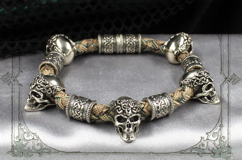 кельтский камуфляжный браслет с шармами из черепов