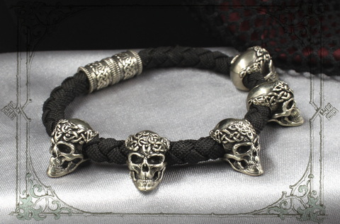 байкерский браслет с черепами в кельтском стиле