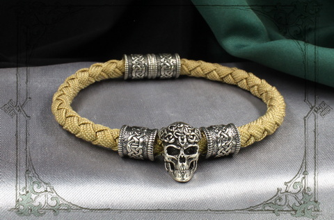 браслет из паракорда с кельтскими шармами и черепом