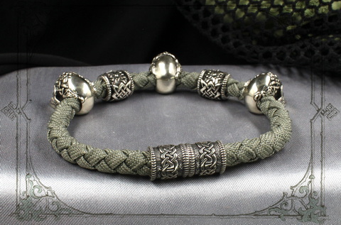 плетеный серый браслет с шармами Сварога