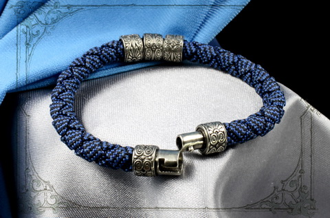 браслеты из синего шнура с серебром