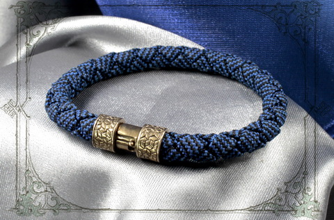 плетеный браслет из синего паракорда женский
