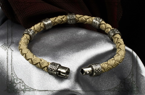 модные браслета из шнура с серебром