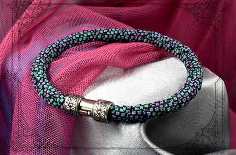 плетеные цветные браслеты