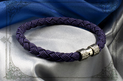 фиолетовый браслет с серебряным замком