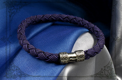 фиолетовый браслет с серебряным замком