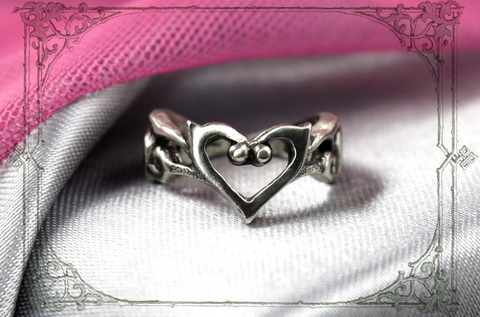 Серебряное кольцо сердце Лолиты готическое украшение для девушки